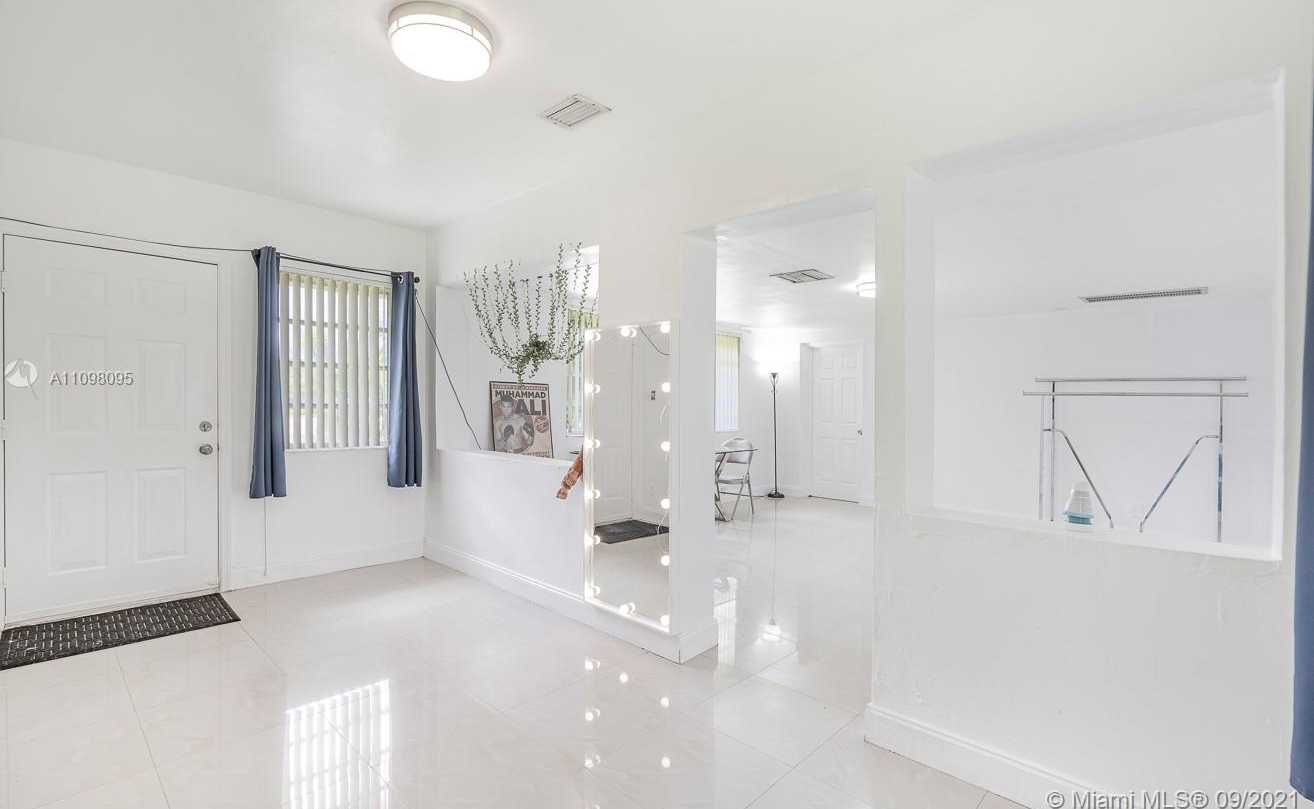 Small Image of 12525 SOUTH WEST 104TH ST, Miami Number 7