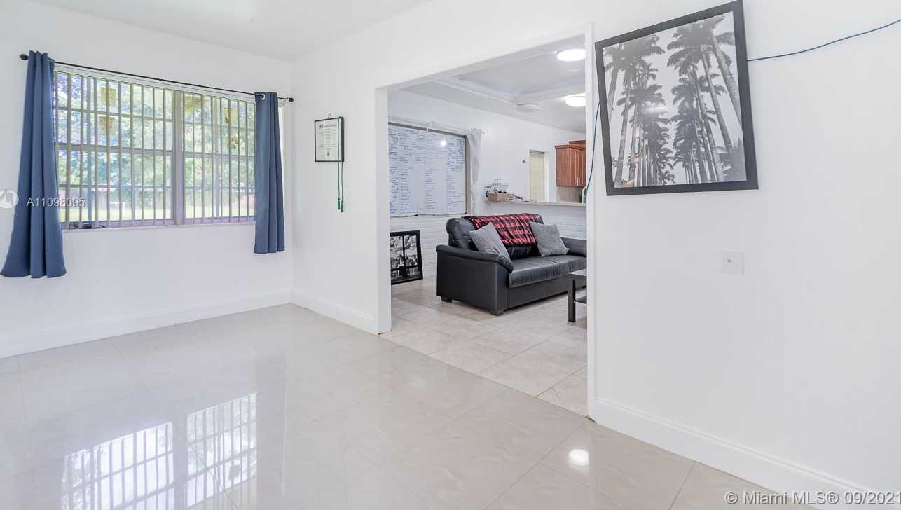 Small Image of 12525 SOUTH WEST 104TH ST, Miami Number 9