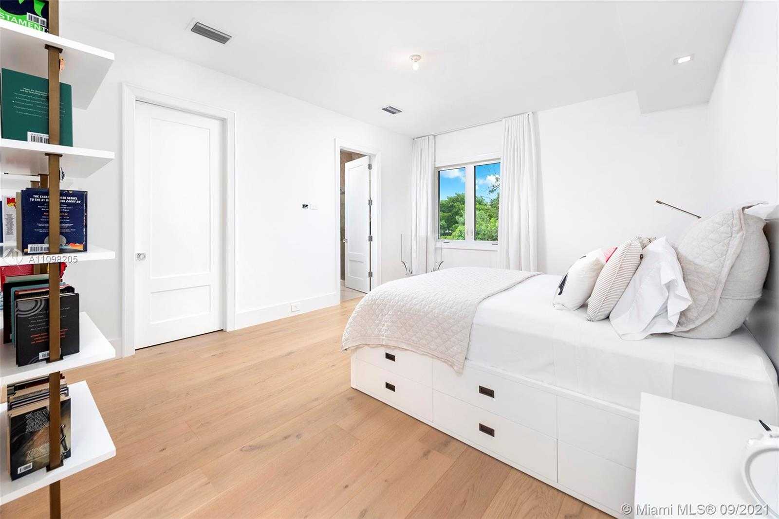 Small Image of 12520 SOUTH WEST 63RD AVE, Pinecrest Number 47