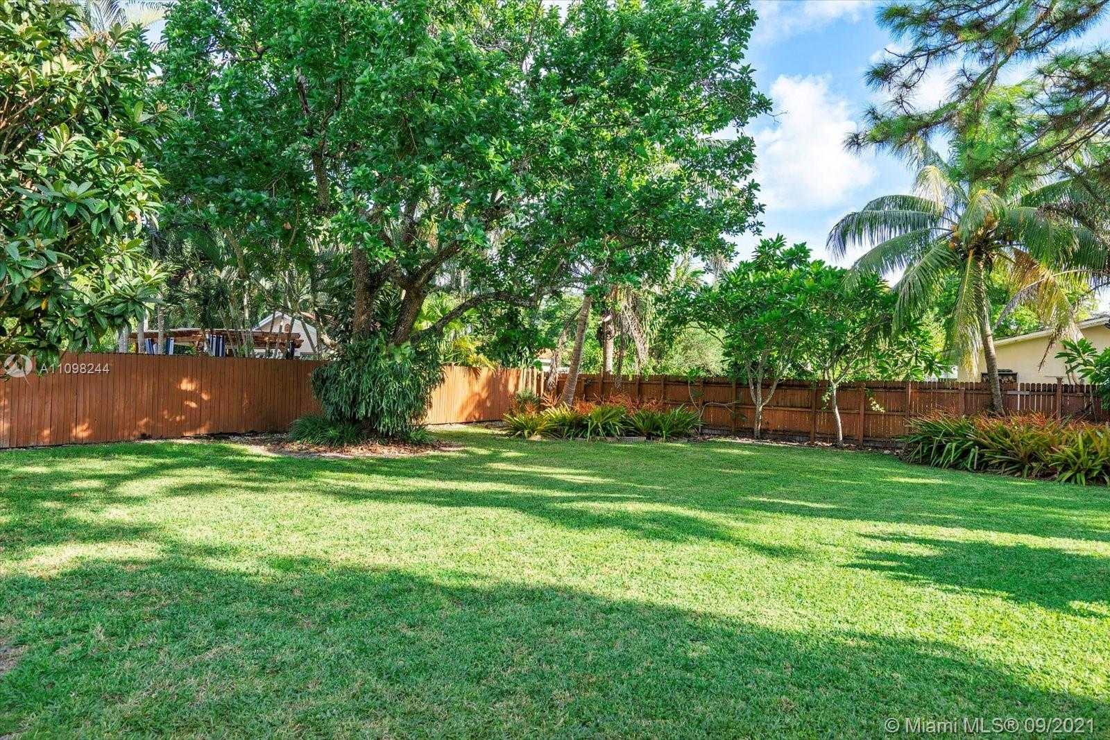 Small Image of 1006 NORTH EAST 116TH ST, Biscayne Park Number 14