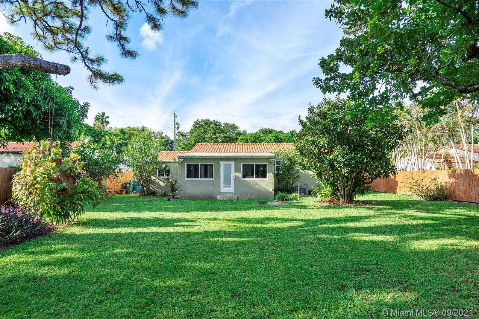 Small Image of 1006 NORTH EAST 116TH ST, Biscayne Park Number 3