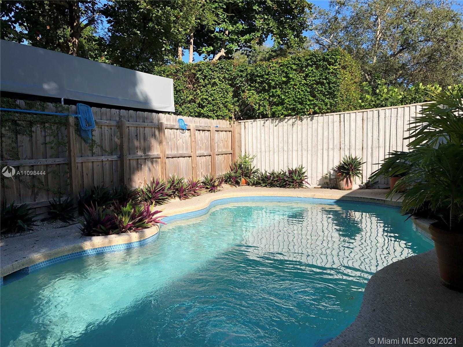 Small Image of 4140 PAMONA AVE, Miami Number 3