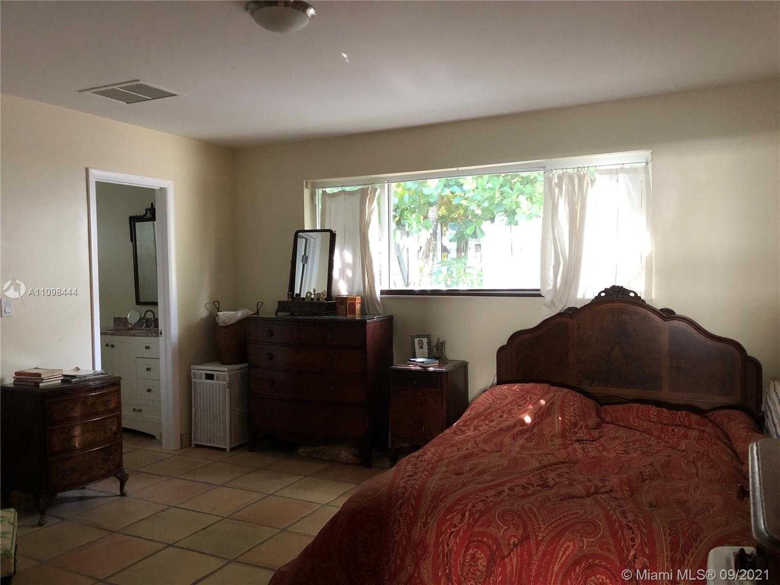Small Image of 4140 PAMONA AVE, Miami Number 4