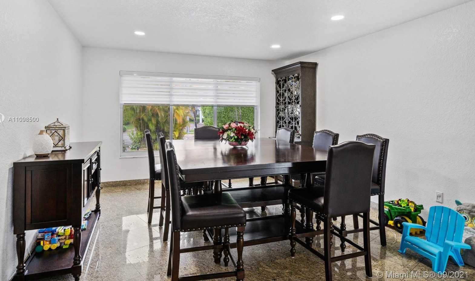 Small Image of 13255 KEYSTONE TER, North Miami Number 13