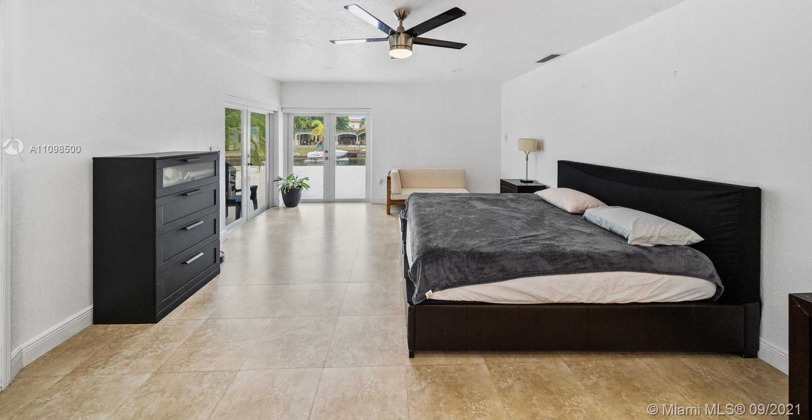 Small Image of 13255 KEYSTONE TER, North Miami Number 14