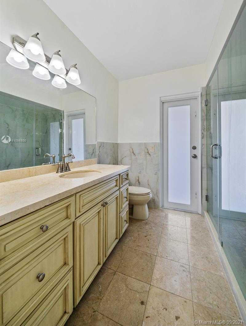 Small Image of 13255 KEYSTONE TER, North Miami Number 23