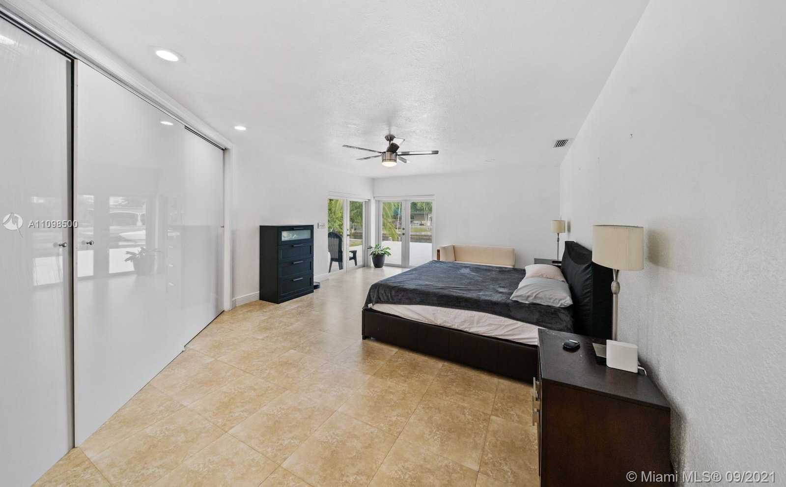 Small Image of 13255 KEYSTONE TER, North Miami Number 27