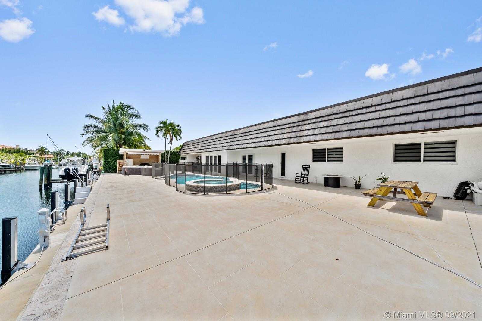 Small Image of 13255 KEYSTONE TER, North Miami Number 29