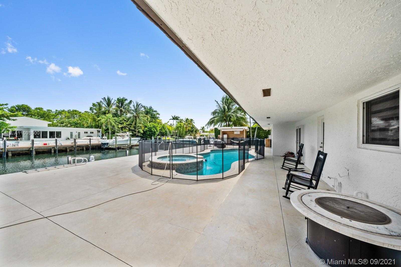 Small Image of 13255 KEYSTONE TER, North Miami Number 30