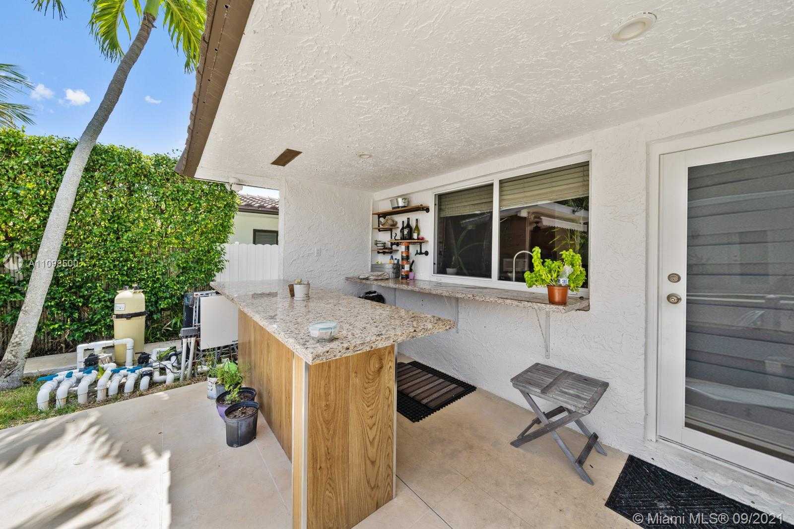 Small Image of 13255 KEYSTONE TER, North Miami Number 32