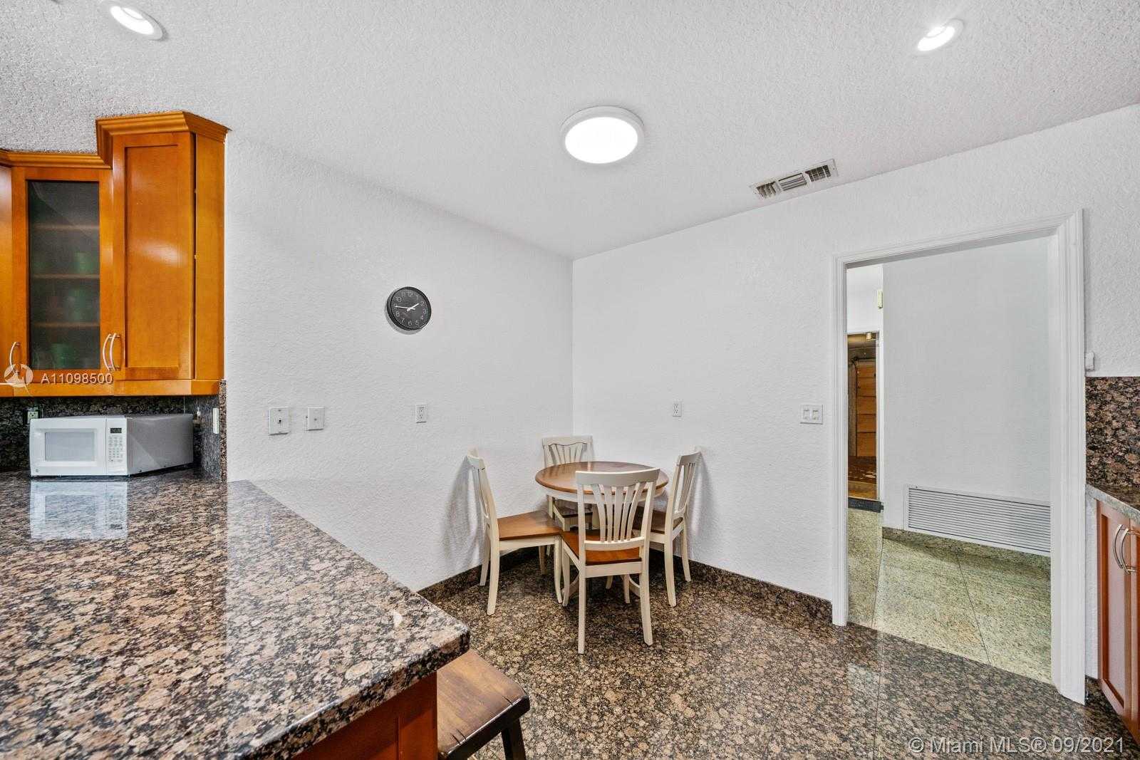 Small Image of 13255 KEYSTONE TER, North Miami Number 9