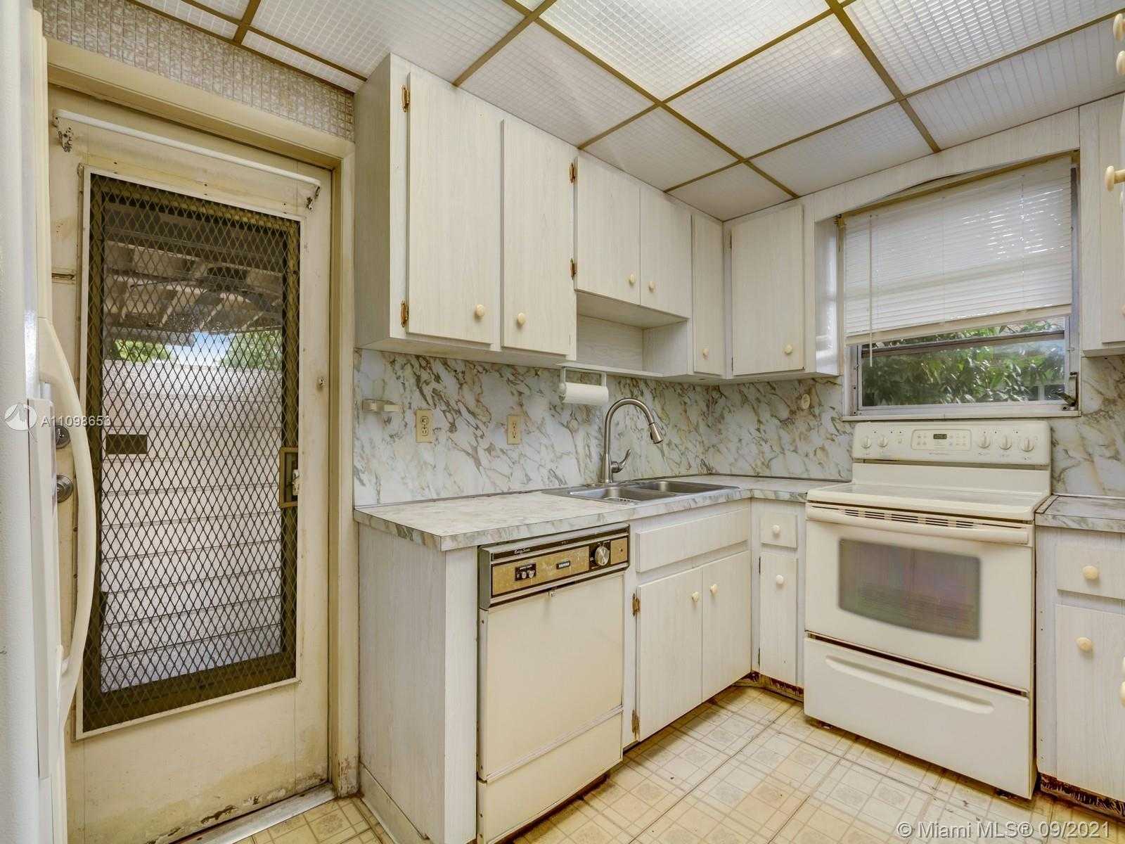 Small Image of 43 NORTH WEST 48TH PL, Miami Number 10