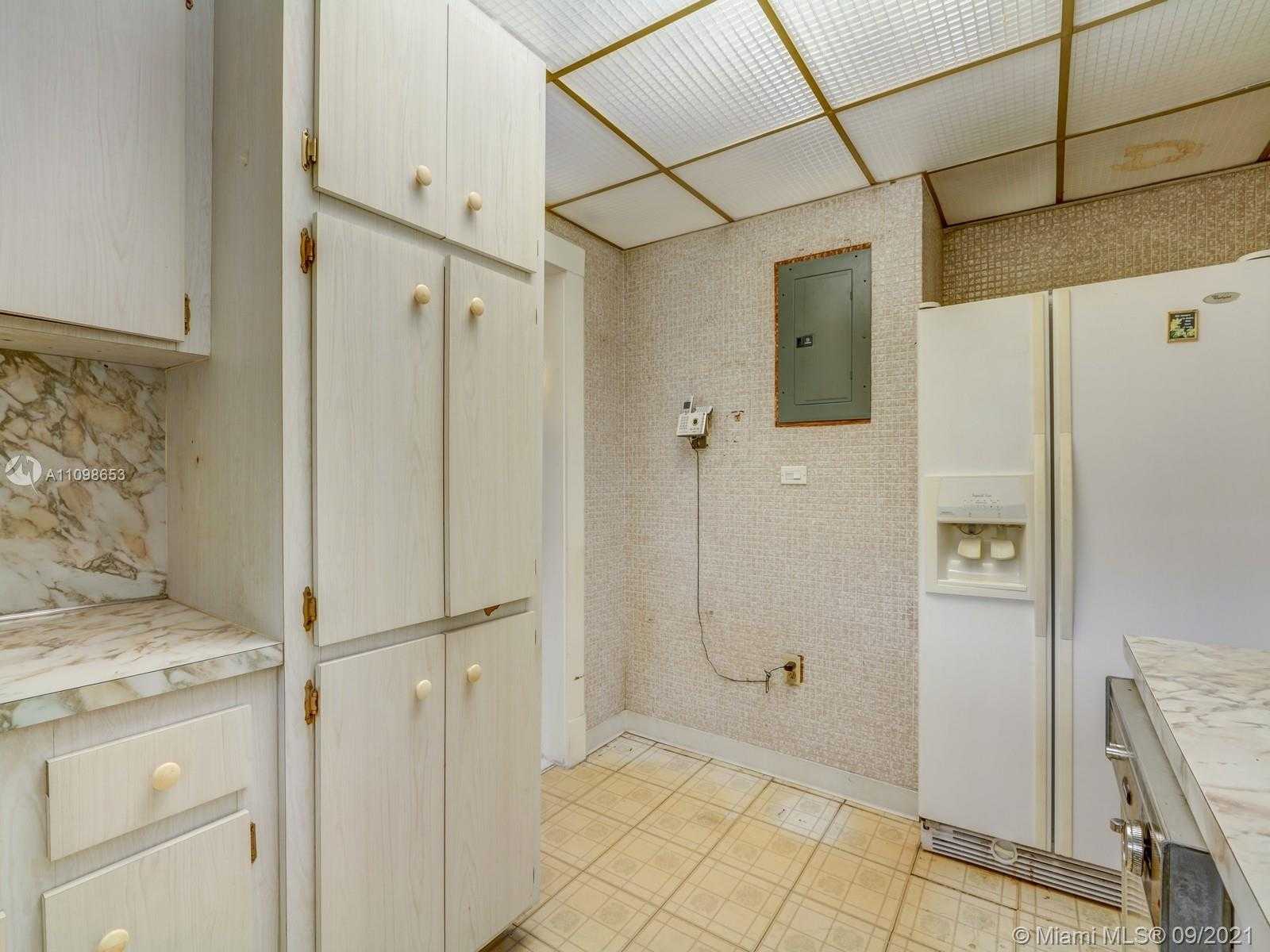 Small Image of 43 NORTH WEST 48TH PL, Miami Number 11