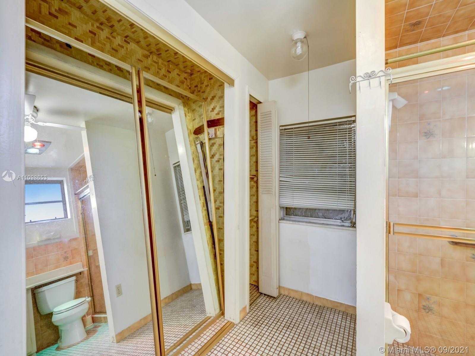 Small Image of 43 NORTH WEST 48TH PL, Miami Number 15