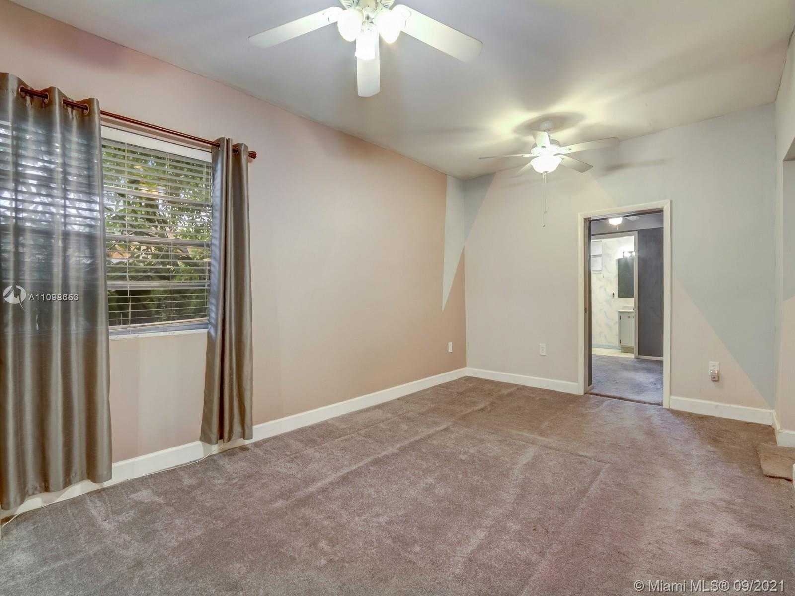 Small Image of 43 NORTH WEST 48TH PL, Miami Number 17
