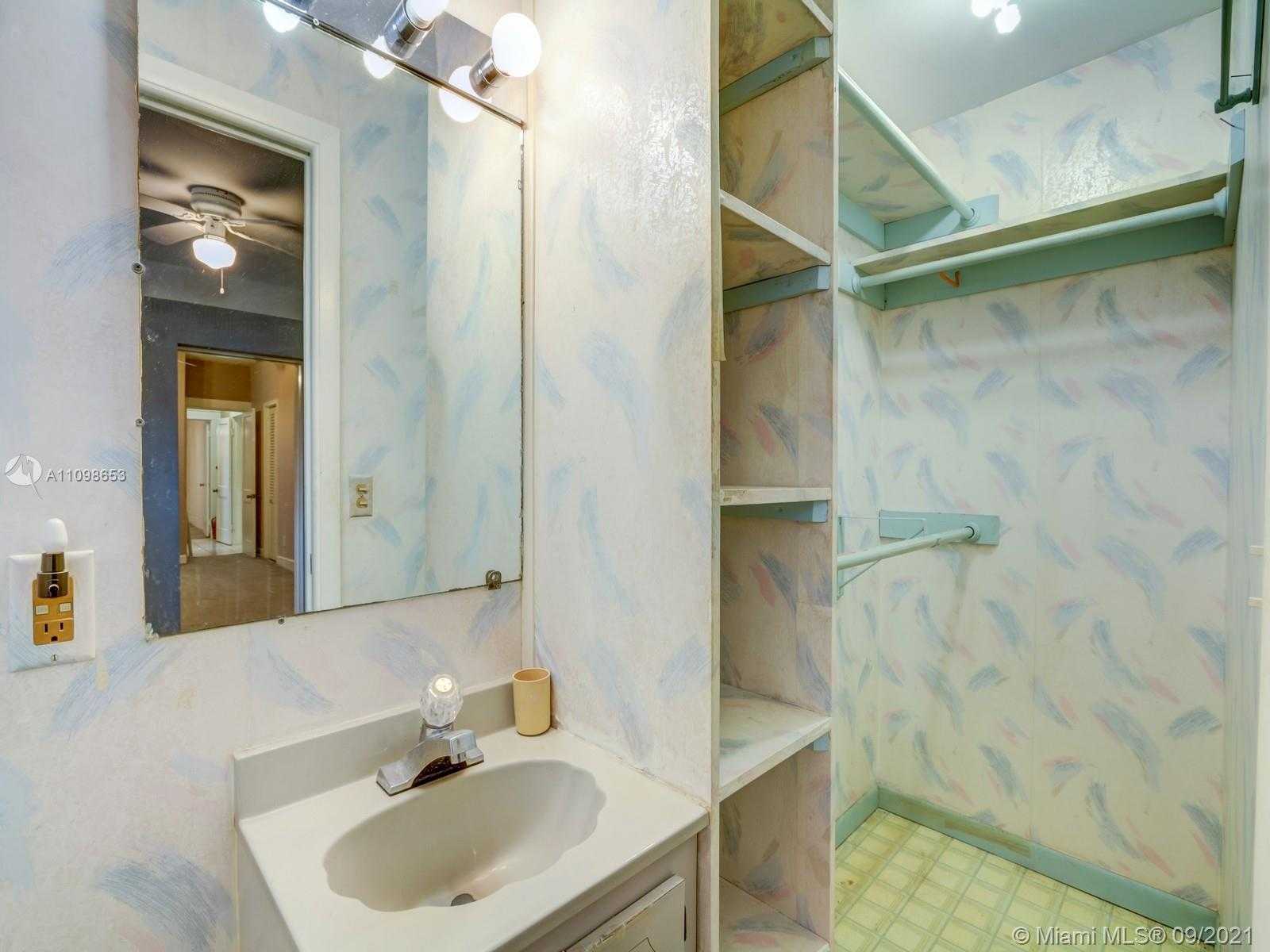 Small Image of 43 NORTH WEST 48TH PL, Miami Number 20