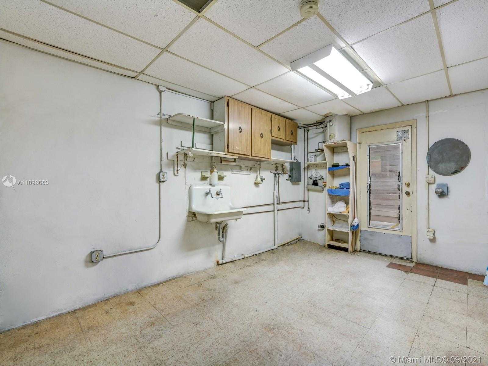 Small Image of 43 NORTH WEST 48TH PL, Miami Number 21