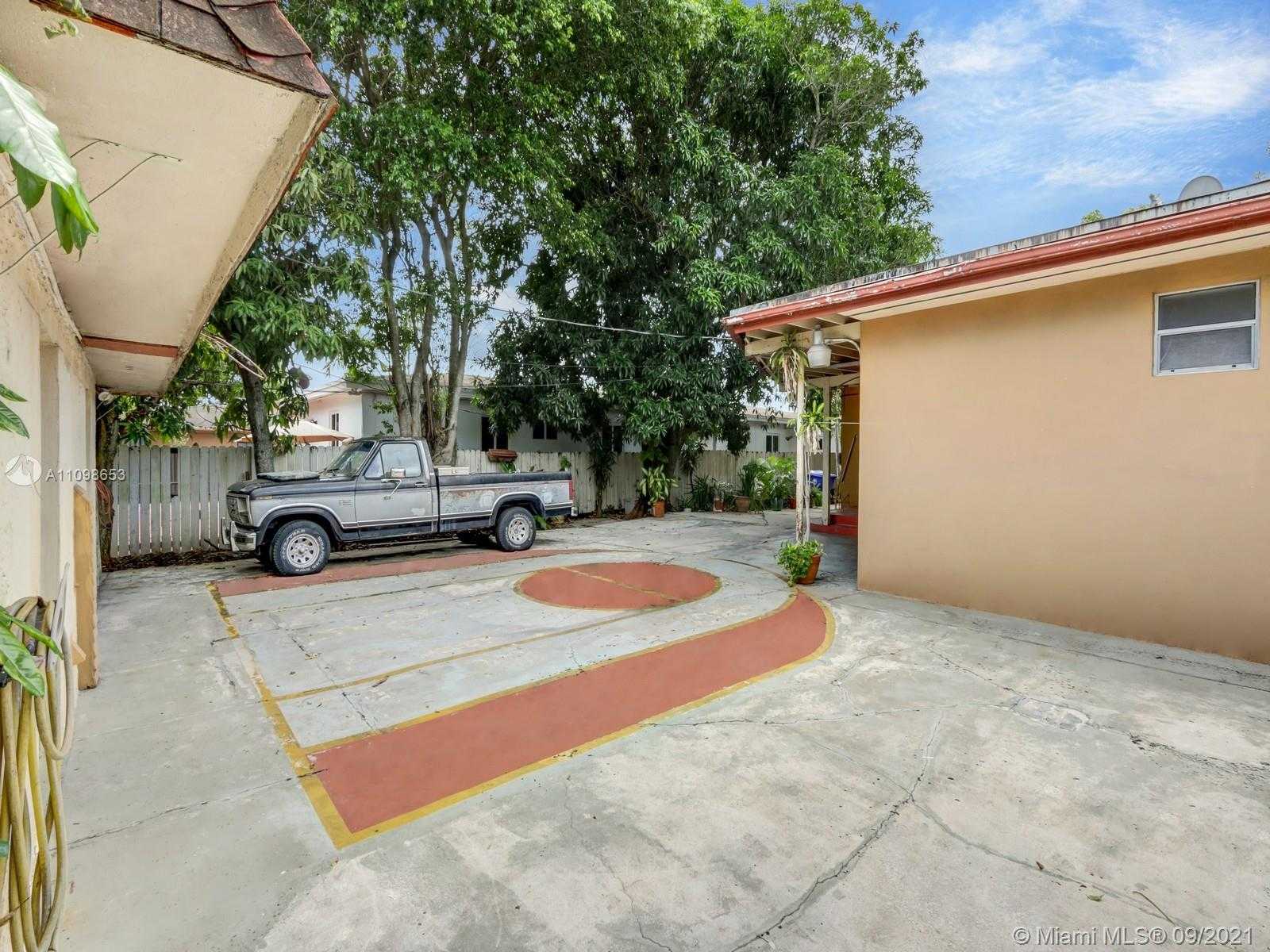 Small Image of 43 NORTH WEST 48TH PL, Miami Number 5