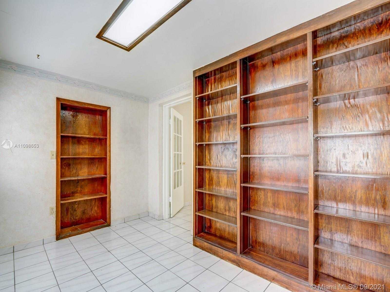 Small Image of 43 NORTH WEST 48TH PL, Miami Number 6