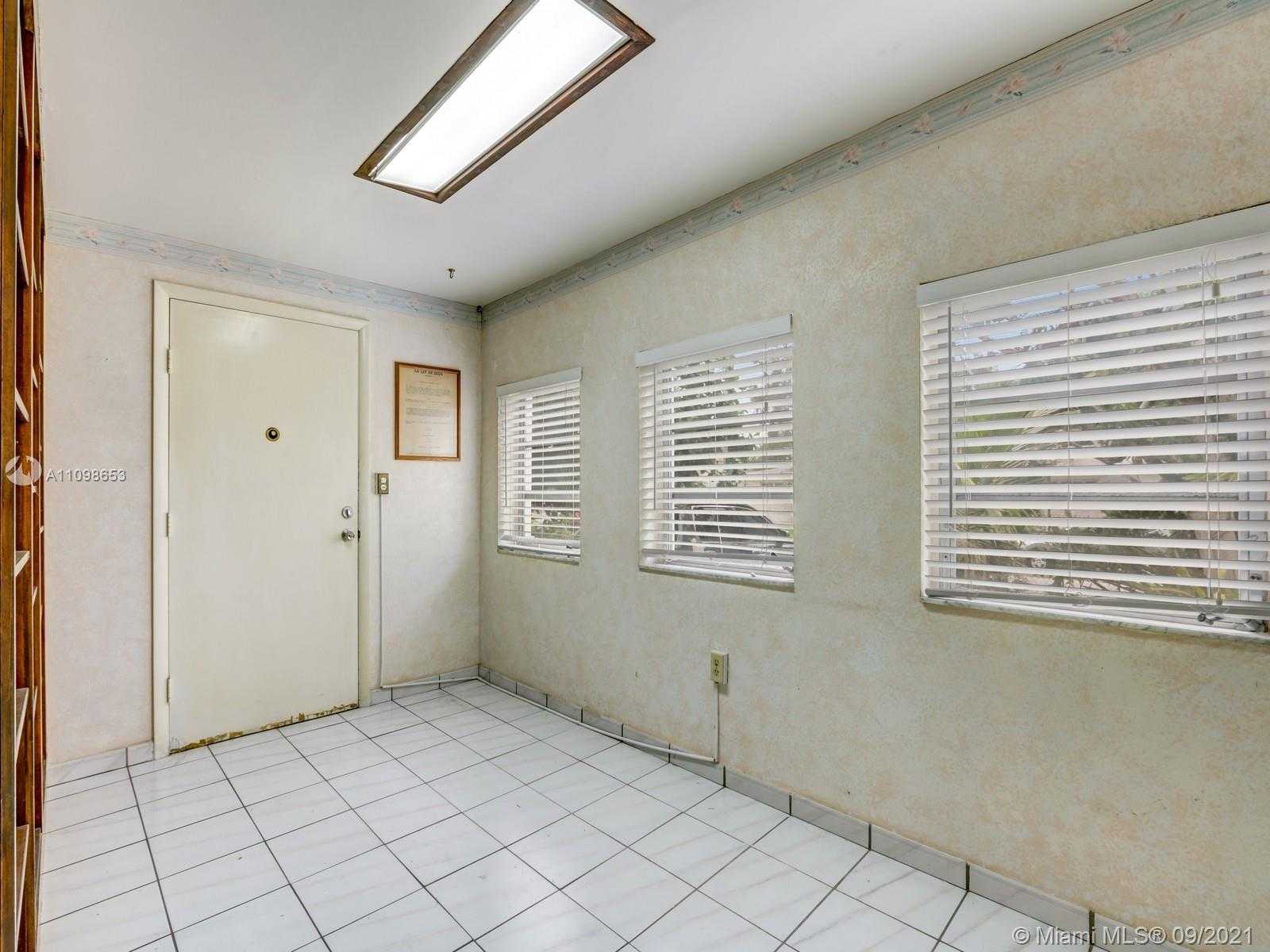 Small Image of 43 NORTH WEST 48TH PL, Miami Number 7