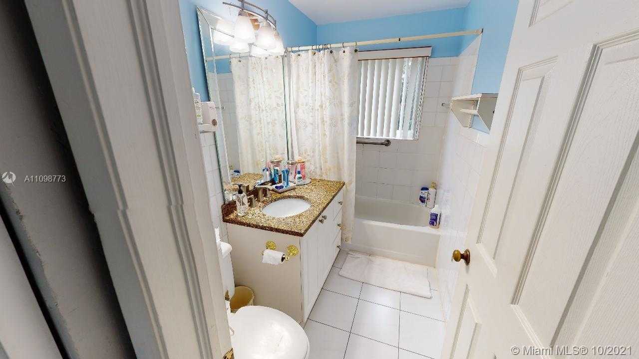 Small Image of 2418 FLAMINGO LN, Fort Lauderdale Number 28