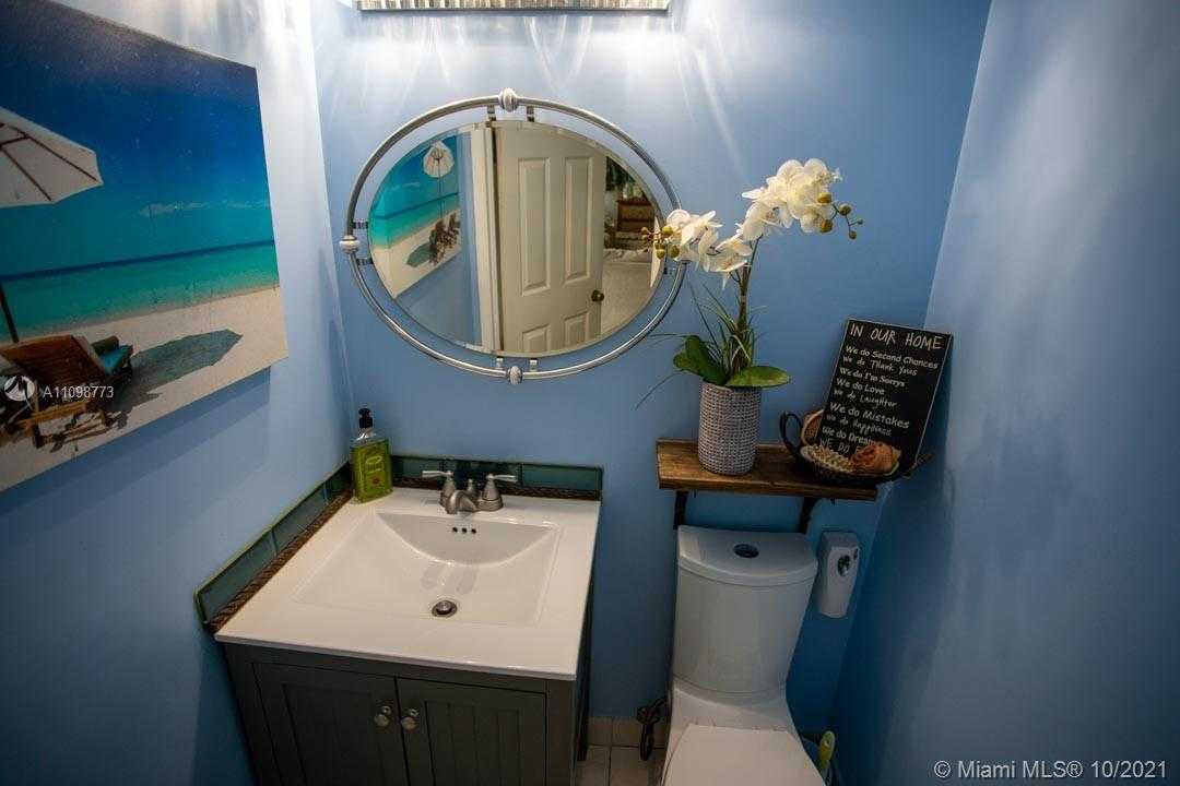 Small Image of 2418 FLAMINGO LN, Fort Lauderdale Number 31