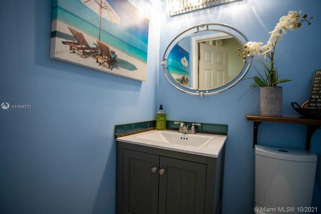 Small Image of 2418 FLAMINGO LN, Fort Lauderdale Number 32