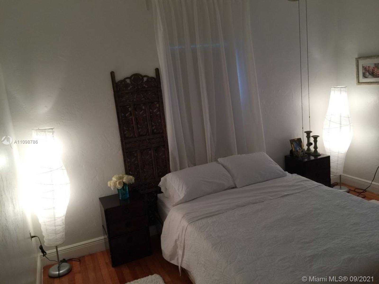 Small Image of 4260 SOUTH WEST 11TH ST, Miami Number 10
