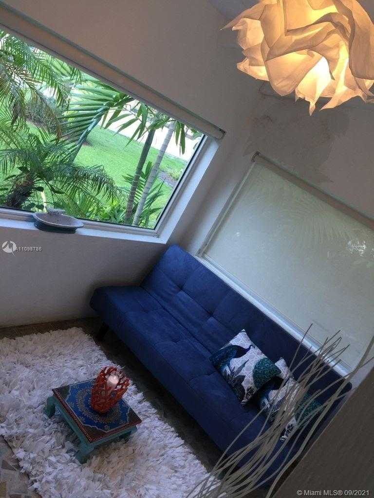 Small Image of 4260 SOUTH WEST 11TH ST, Miami Number 3