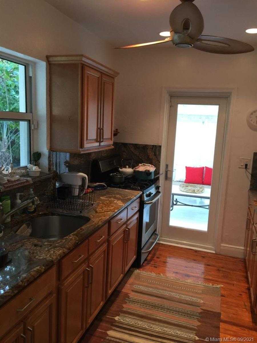 Small Image of 4260 SOUTH WEST 11TH ST, Miami Number 4
