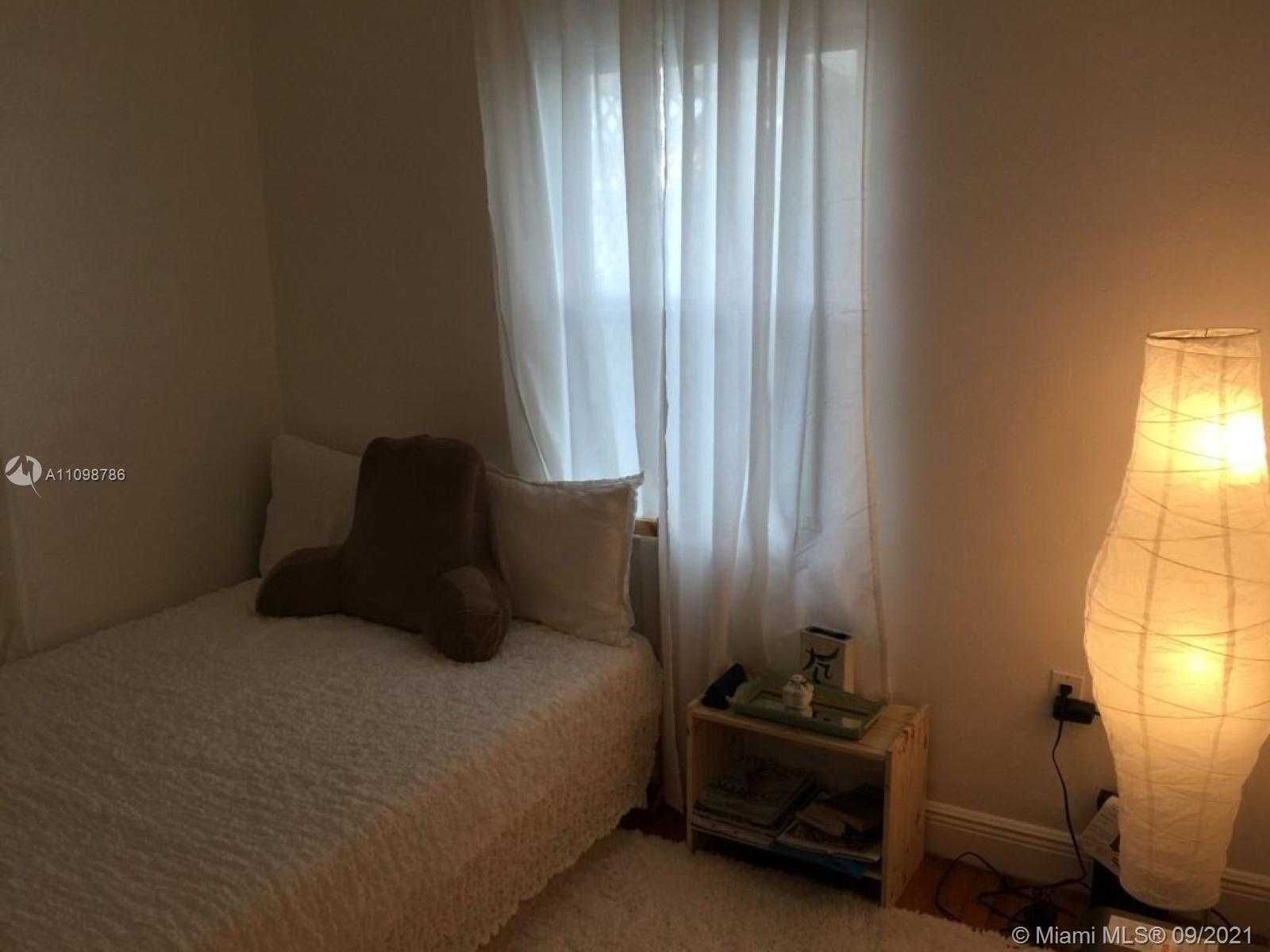 Small Image of 4260 SOUTH WEST 11TH ST, Miami Number 9