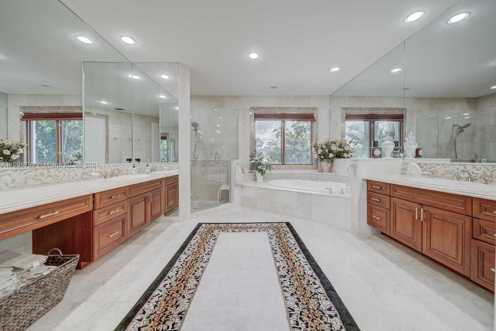 Small Image of 511 San Marco Dr, Fort Lauderdale, FL 33301, USA Number 42