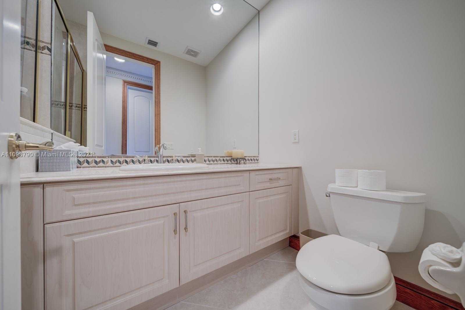 Small Image of 511 San Marco Dr, Fort Lauderdale, FL 33301, USA Number 48