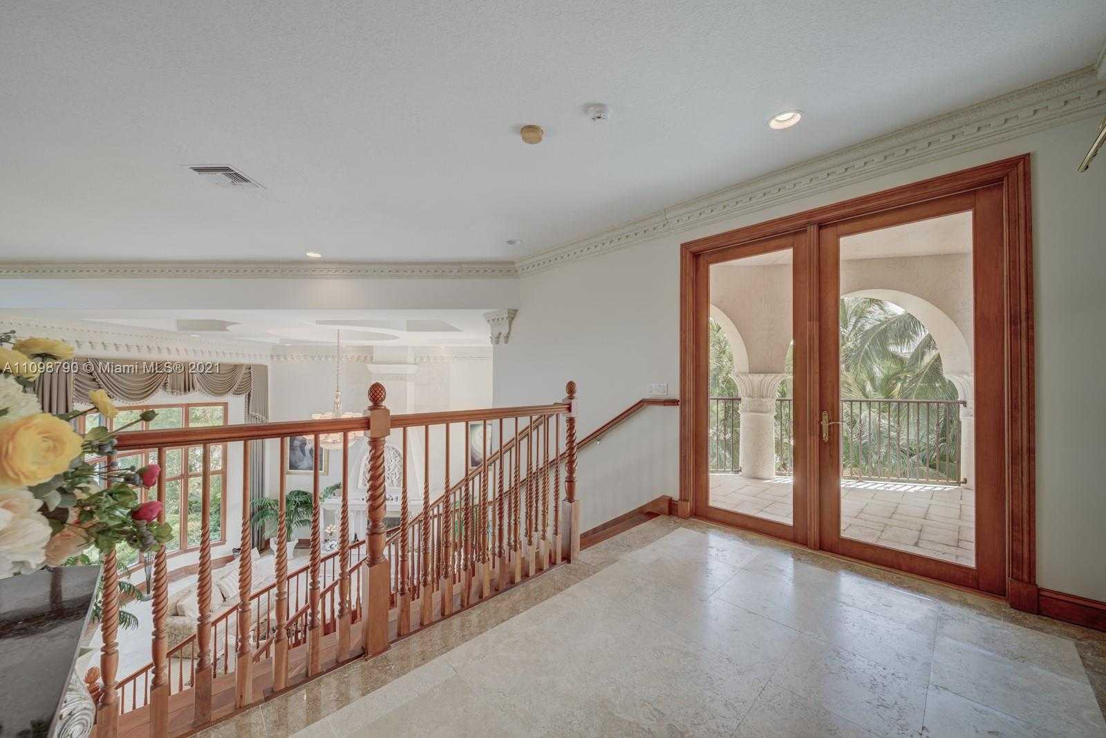 Small Image of 511 San Marco Dr, Fort Lauderdale, FL 33301, USA Number 49