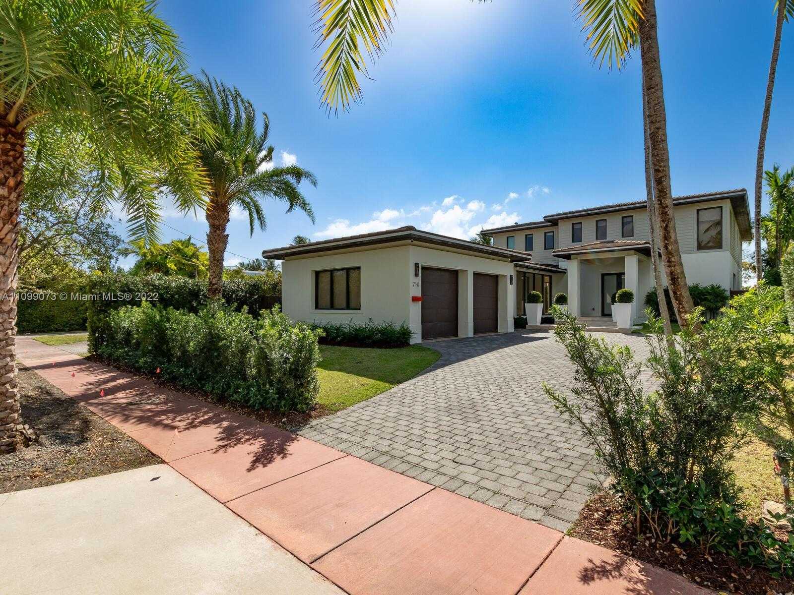 Small Image of 710 SOUTH SHORE DR, Miami Beach Number 14