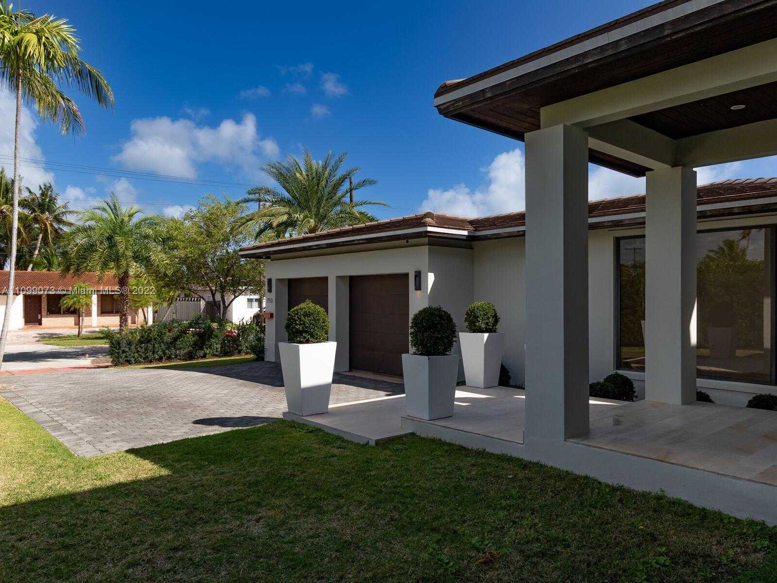 Small Image of 710 SOUTH SHORE DR, Miami Beach Number 18