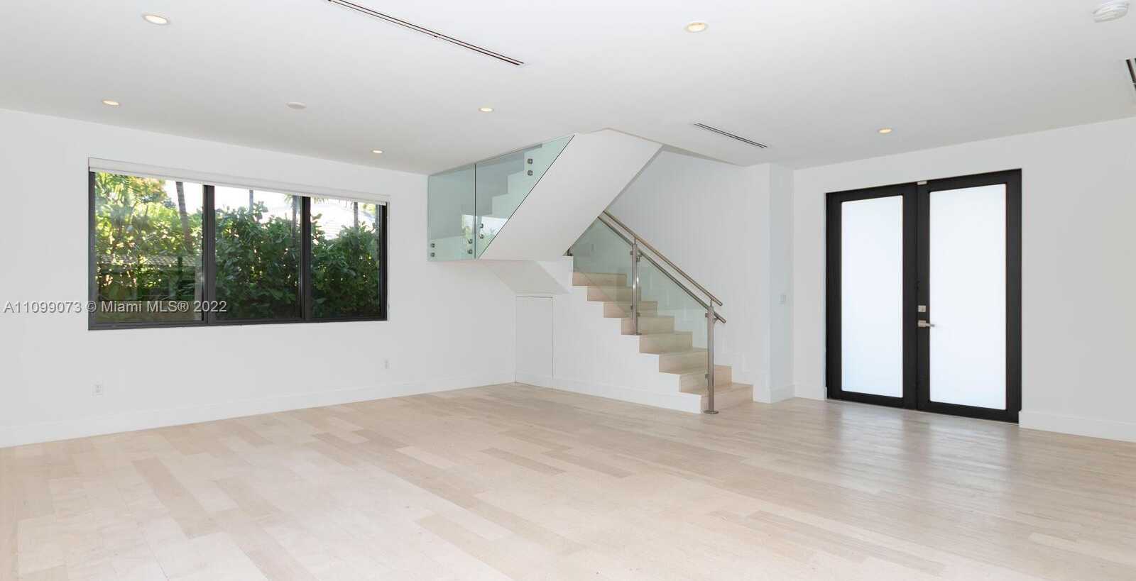 Small Image of 710 SOUTH SHORE DR, Miami Beach Number 21