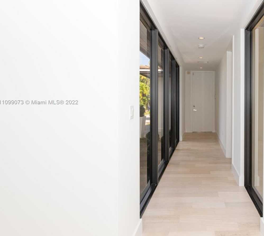 Small Image of 710 SOUTH SHORE DR, Miami Beach Number 31