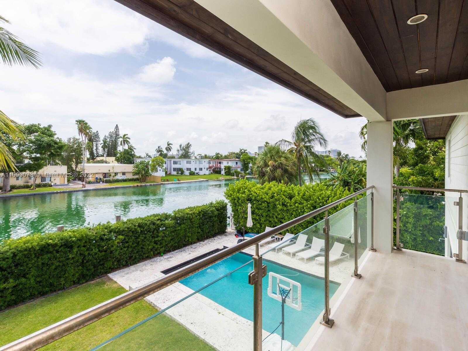 Small Image of 710 SOUTH SHORE DR, Miami Beach Number 4