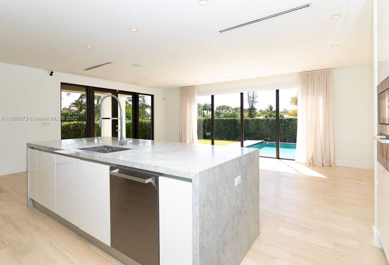 Small Image of 710 SOUTH SHORE DR, Miami Beach Number 47