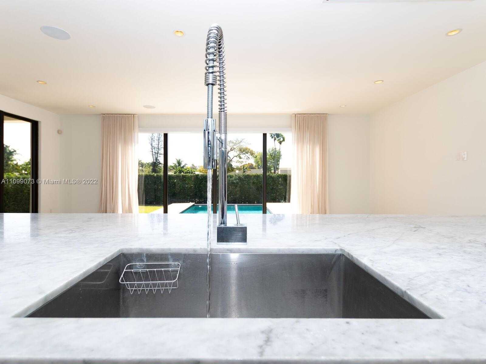 Small Image of 710 SOUTH SHORE DR, Miami Beach Number 48