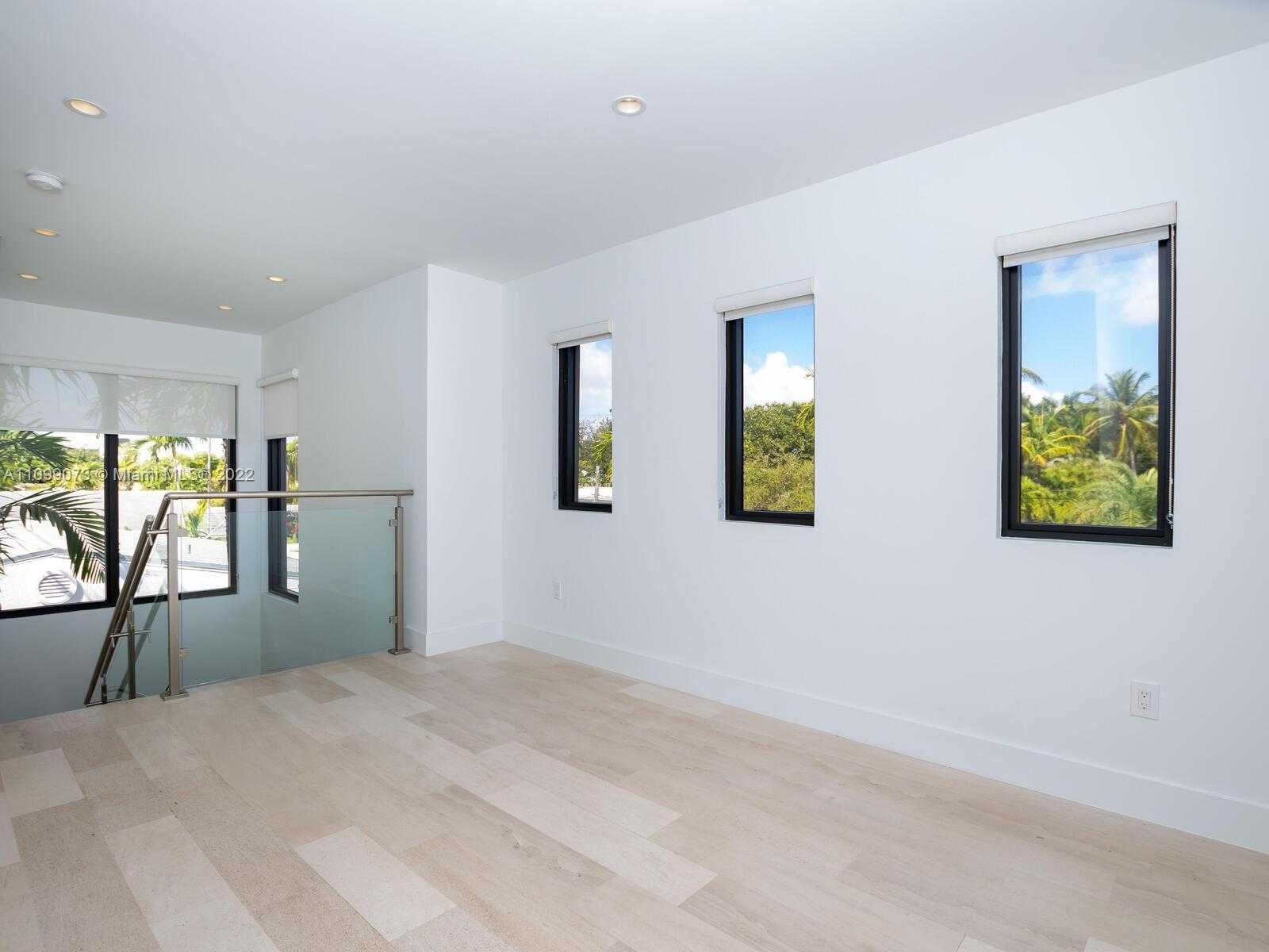 Small Image of 710 SOUTH SHORE DR, Miami Beach Number 55