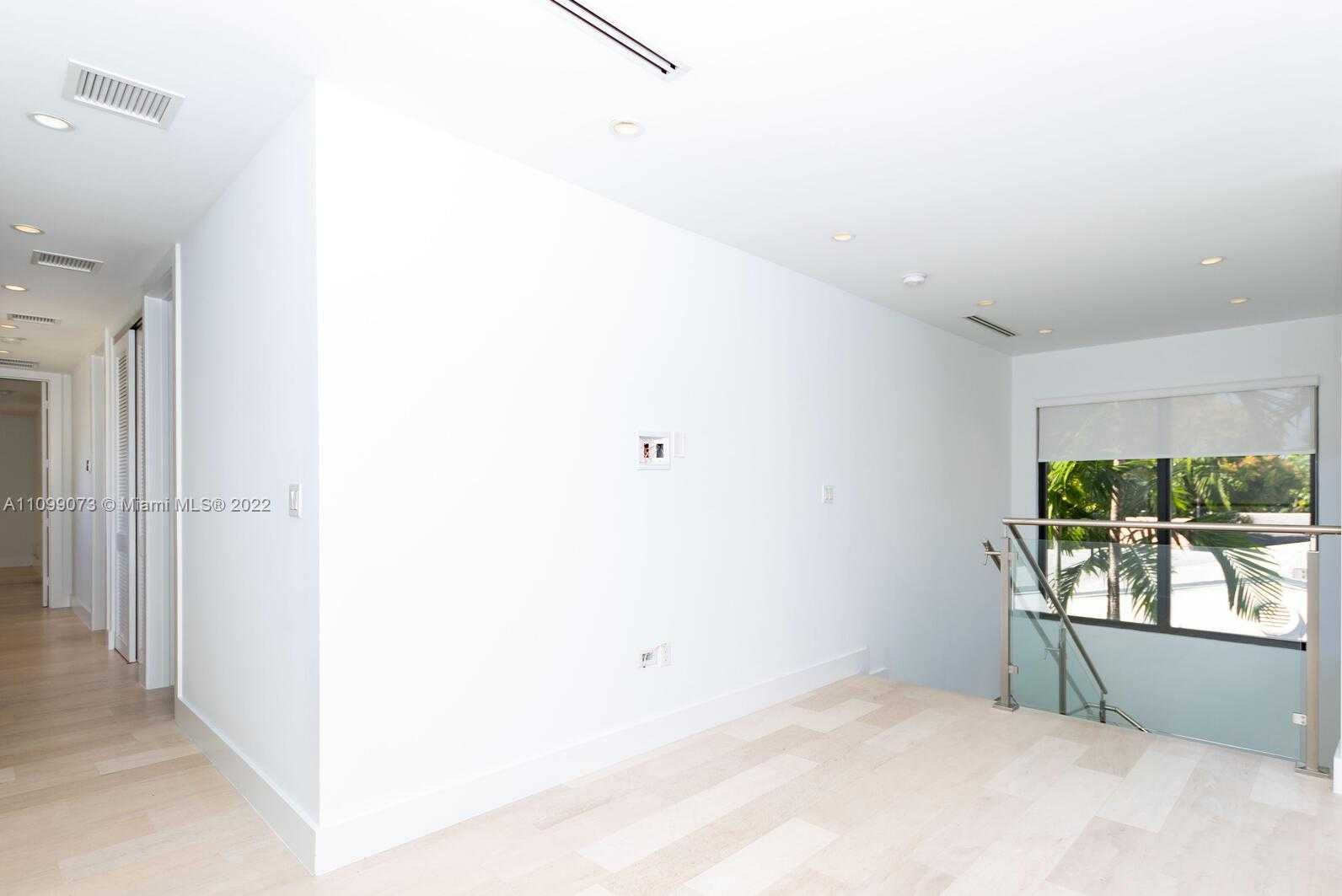 Small Image of 710 SOUTH SHORE DR, Miami Beach Number 56