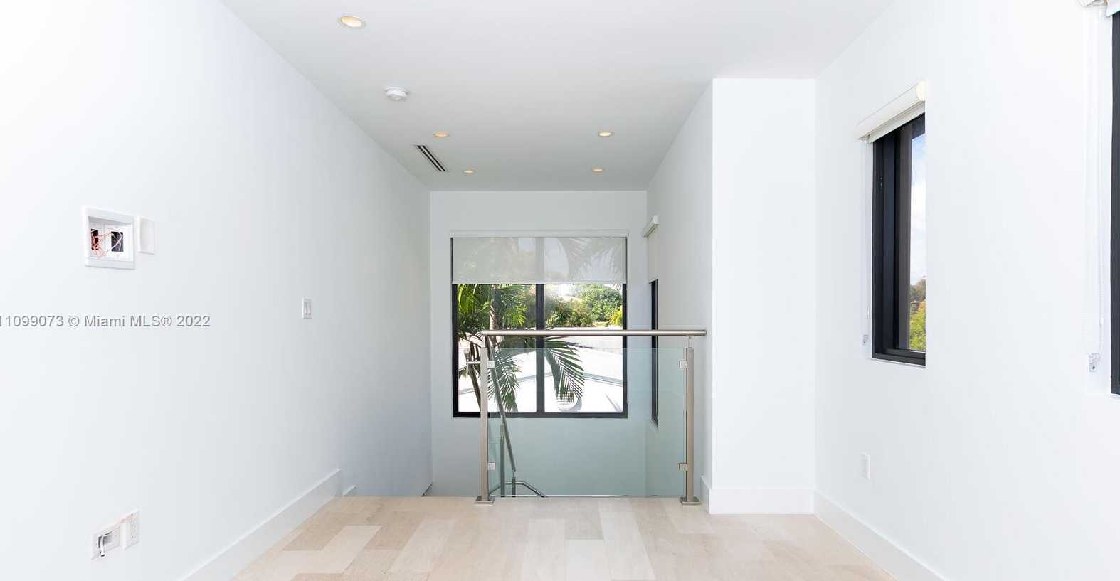 Small Image of 710 SOUTH SHORE DR, Miami Beach Number 57