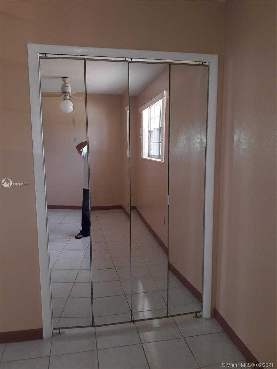 Small Image of 1321 WEST 34TH ST, Hialeah Number 5