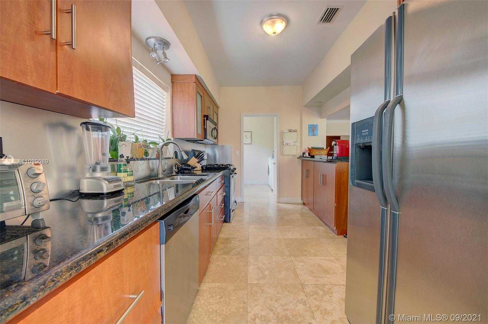 Small Image of 510 SOUTH SHORE DR, Miami Beach Number 12