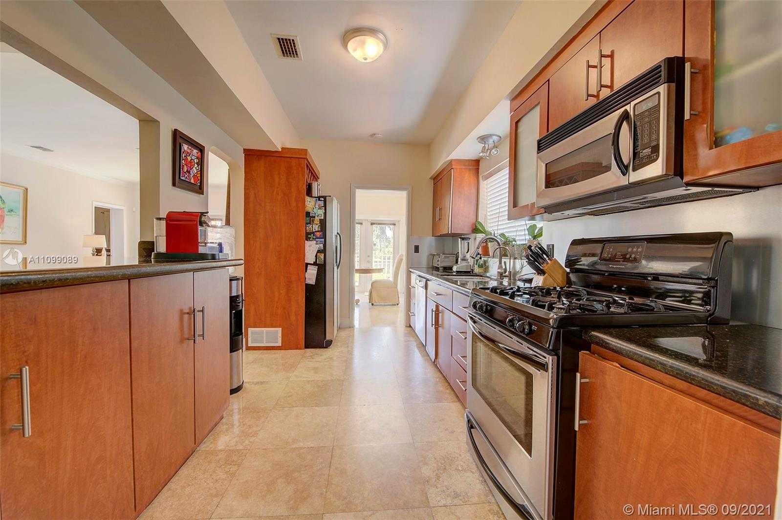 Small Image of 510 SOUTH SHORE DR, Miami Beach Number 13