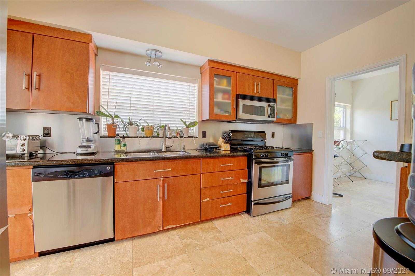 Small Image of 510 SOUTH SHORE DR, Miami Beach Number 14