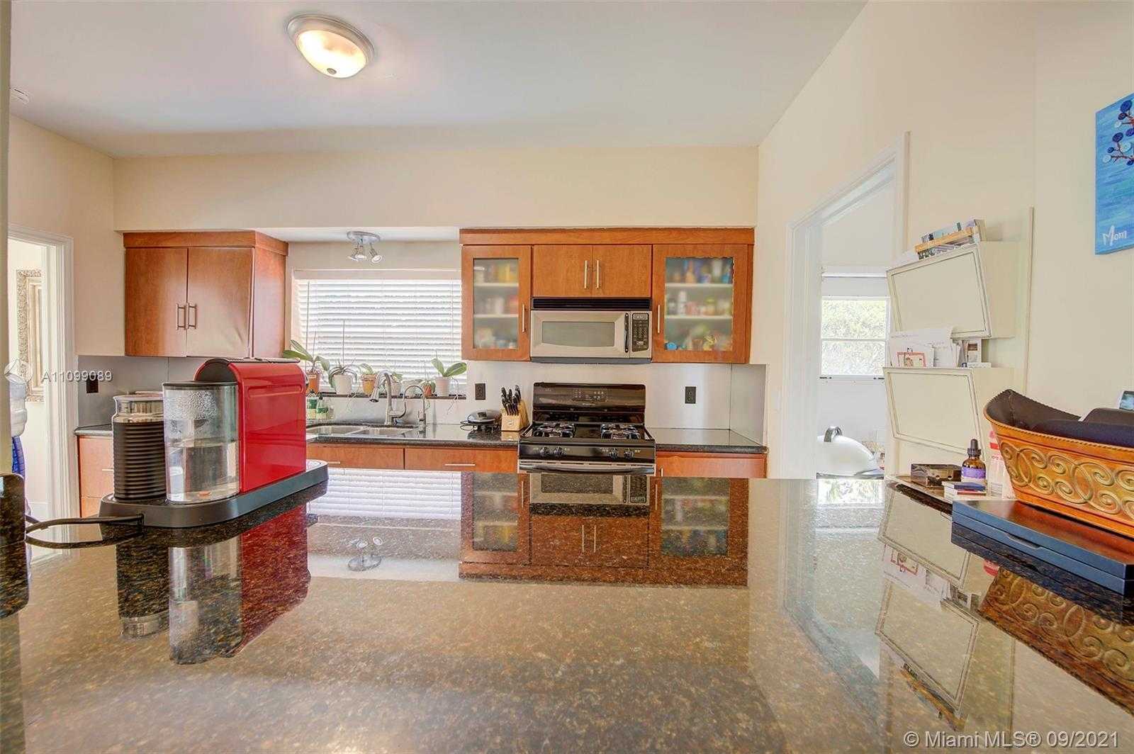 Small Image of 510 SOUTH SHORE DR, Miami Beach Number 15