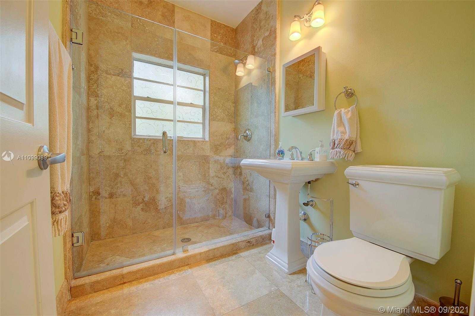 Small Image of 510 SOUTH SHORE DR, Miami Beach Number 18